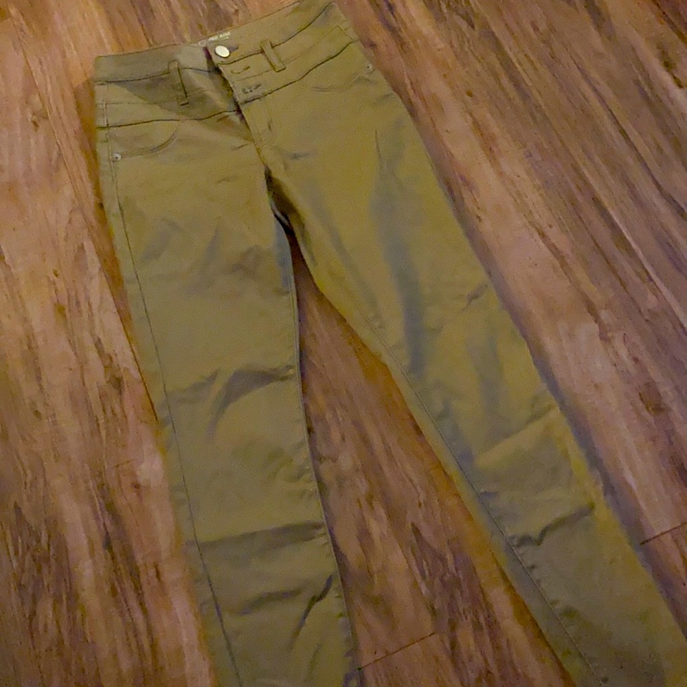 Kaki pants